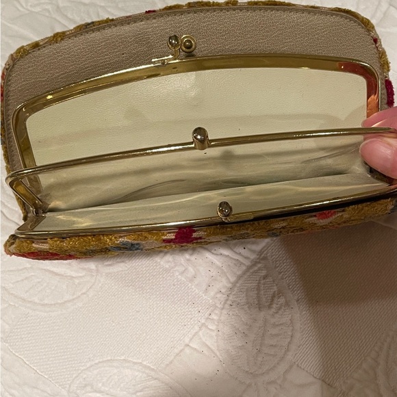 Floral Patterned Clutch - Picture 8 of 8